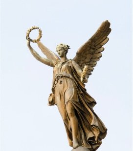 Statua della Dea della Giustizia – simbolo legale Studio Annicchiarico D'Alò